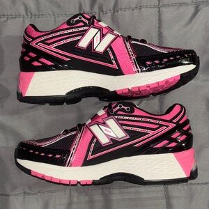 New Balance unisex  Athletic Shoes in Pink and Black size 4